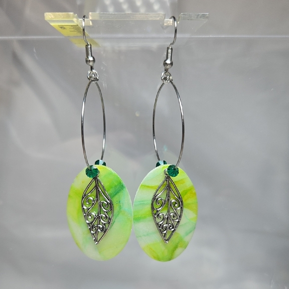 Erins Lovely Creations Jewelry - #B226- Chic Silver and Green Leaf Earrings